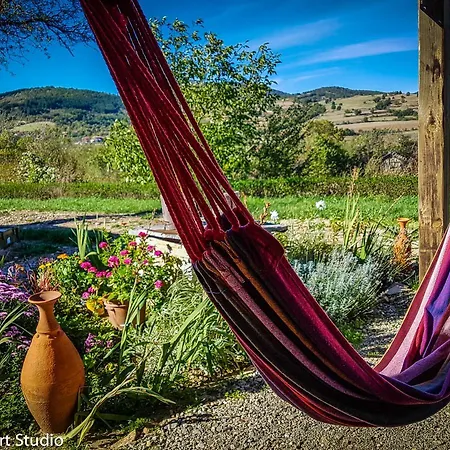 Bed & Breakfast Cob Camp *