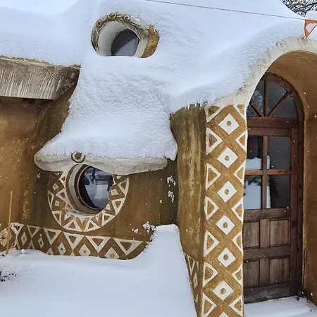 Cob Camp Bed & Breakfast *