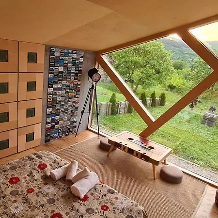 Bed & Breakfast Cob Camp