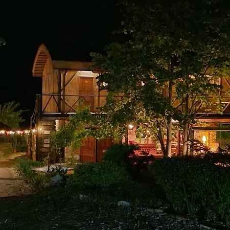 Bed & Breakfast Cob Camp Dubravite