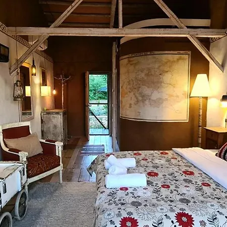 Cob Camp Bed & Breakfast