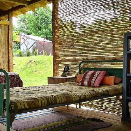 Bed & Breakfast Cob Camp