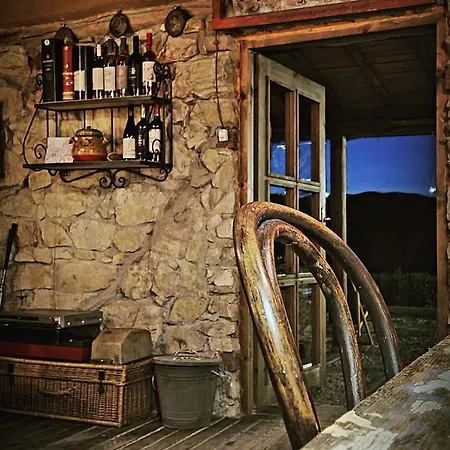 Cob Camp Bed & Breakfast Dubravite