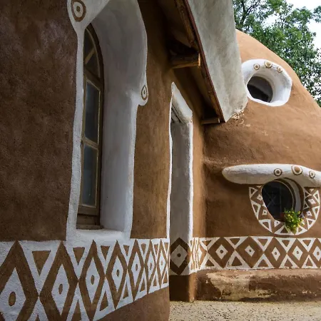 Cob Camp Bed & Breakfast *