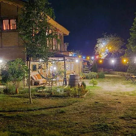 Cob Camp Bed & Breakfast *