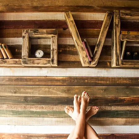 Cob Camp B&B Dŭbravite