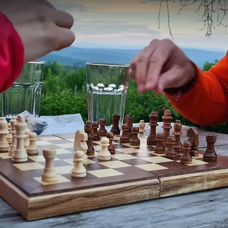 Cob Camp Bed & Breakfast Dubravite