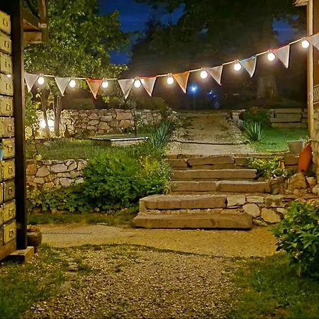 Cob Camp Bed & Breakfast *