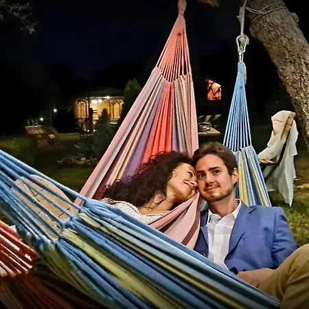 Bed & Breakfast Cob Camp Dubravite