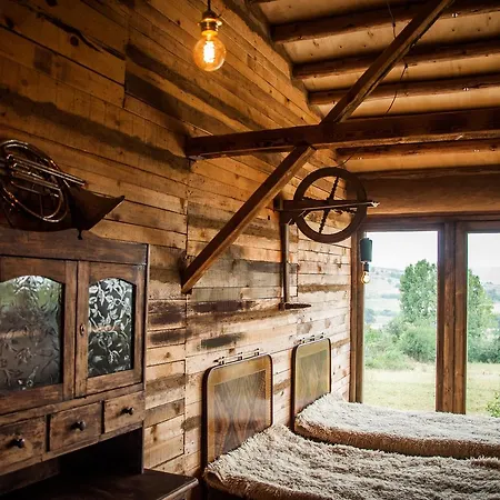 Bed & Breakfast Cob Camp