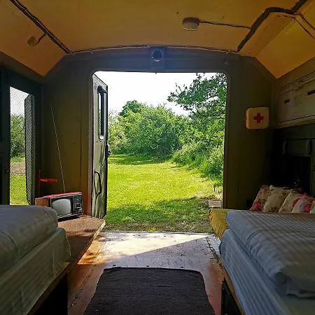 Bed & Breakfast Cob Camp