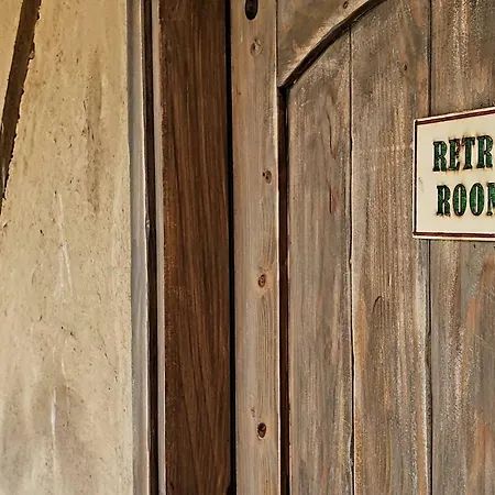 Bed & Breakfast Cob Camp *