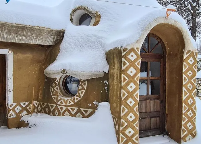 Cob Camp Nocleg ze śniadaniem *