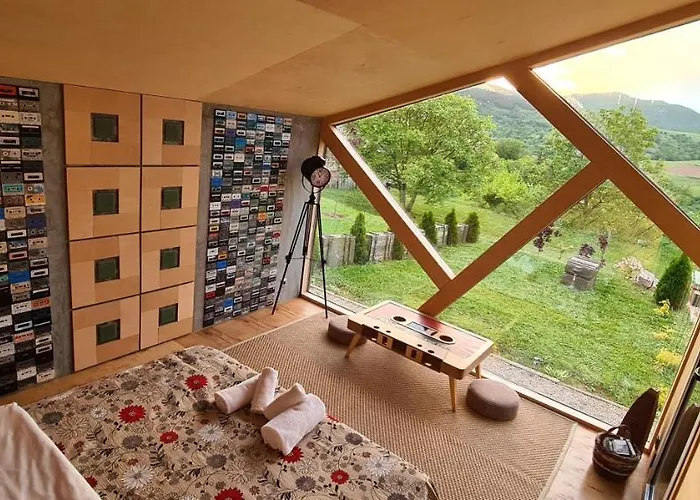 Nocleg ze śniadaniem Cob Camp