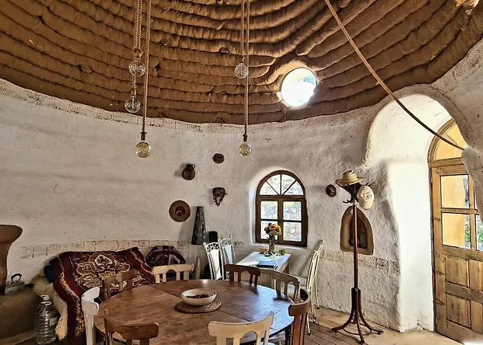 Cob Camp Nocleg ze śniadaniem *