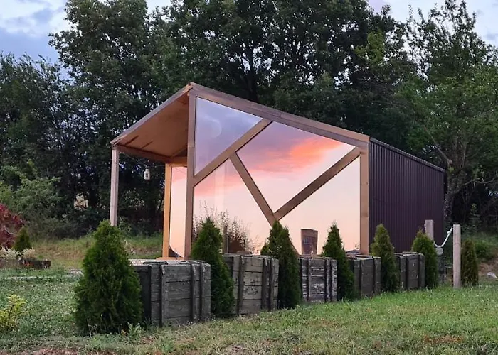 Nocleg ze śniadaniem Cob Camp *