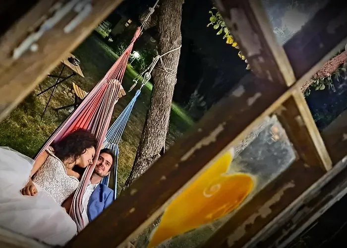 Cob Camp Nocleg ze śniadaniem Dŭbravite