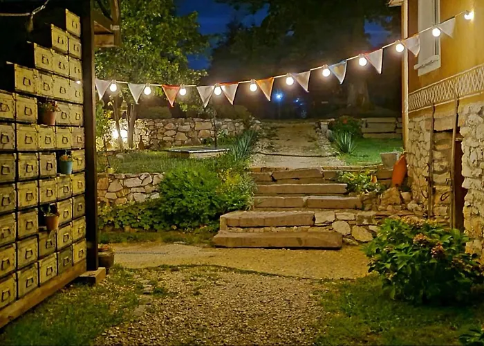 Cob Camp Nocleg ze śniadaniem *