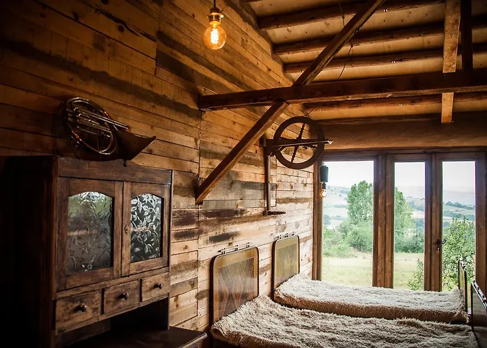 Nocleg ze śniadaniem Cob Camp