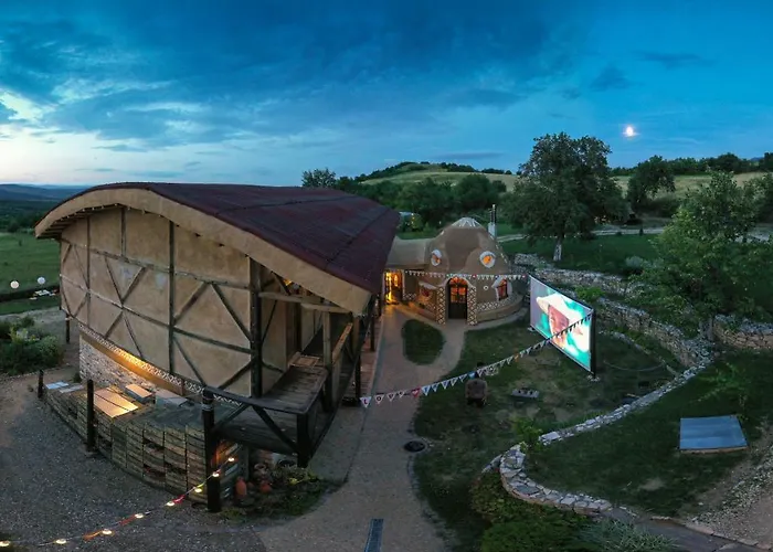 Nocleg ze śniadaniem Cob Camp *