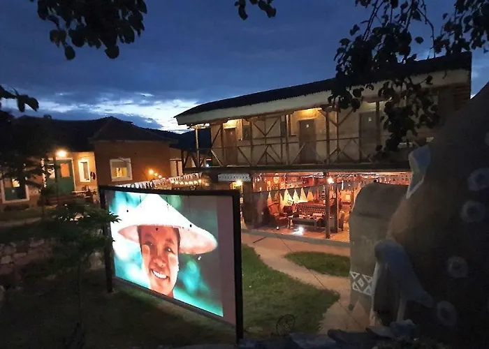 Nocleg ze śniadaniem Cob Camp