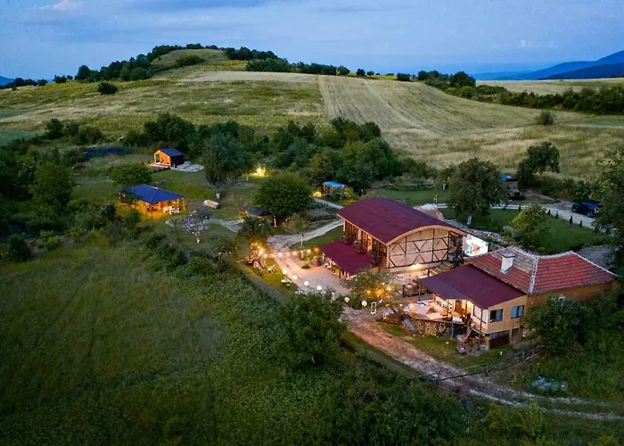 Cob Camp Nocleg ze śniadaniem Dŭbravite