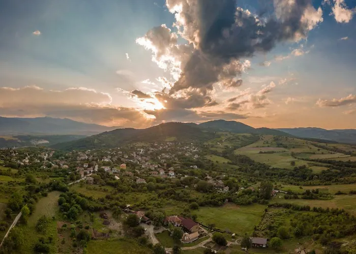 Cob Camp Nocleg ze śniadaniem Dŭbravite
